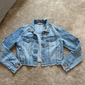 CROPPED RAW HEM DENIM JACKET